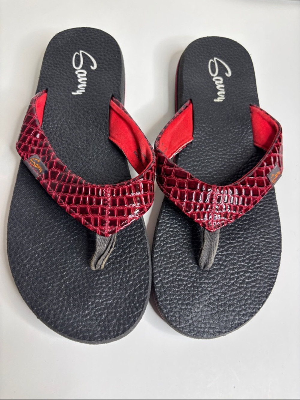Savvy size 11 Black Footbed with Red Croc-Texture Thong Sandals